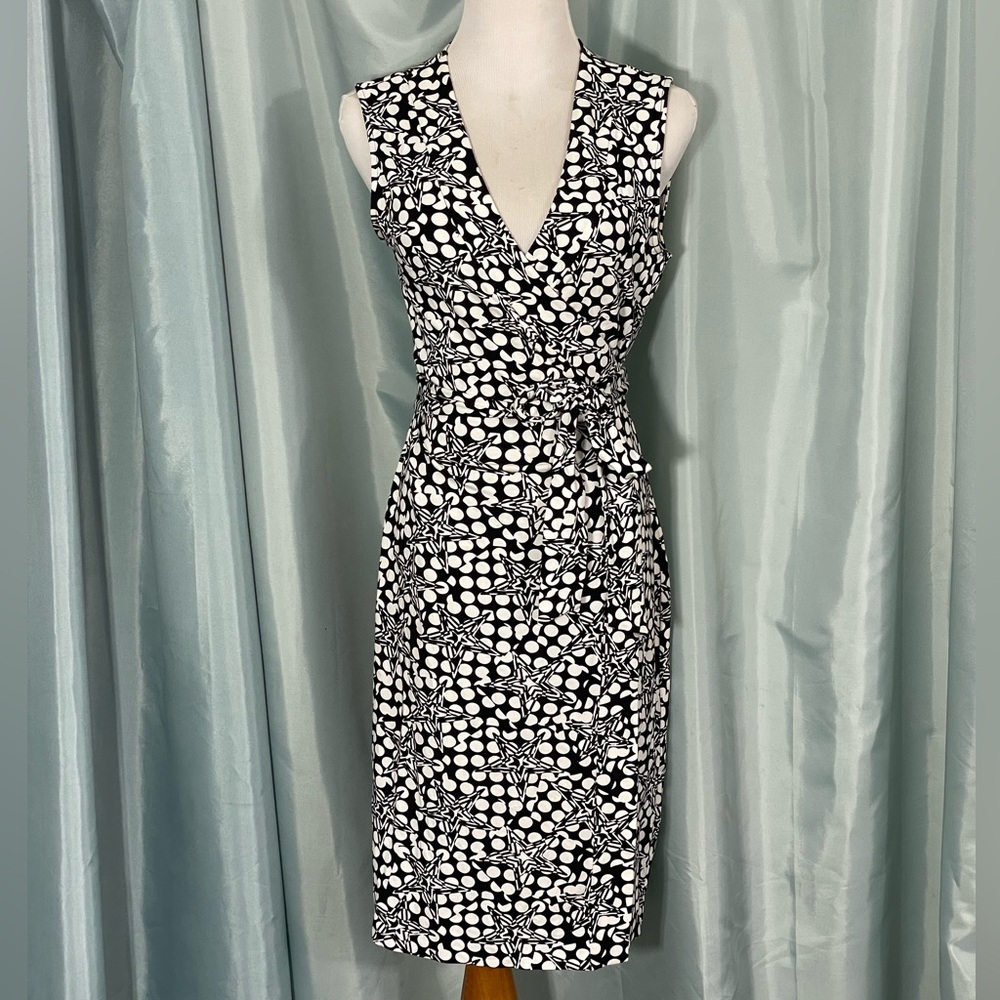 Diane Von Furstenberg patterned sleeveless wrap dress, size 10.
